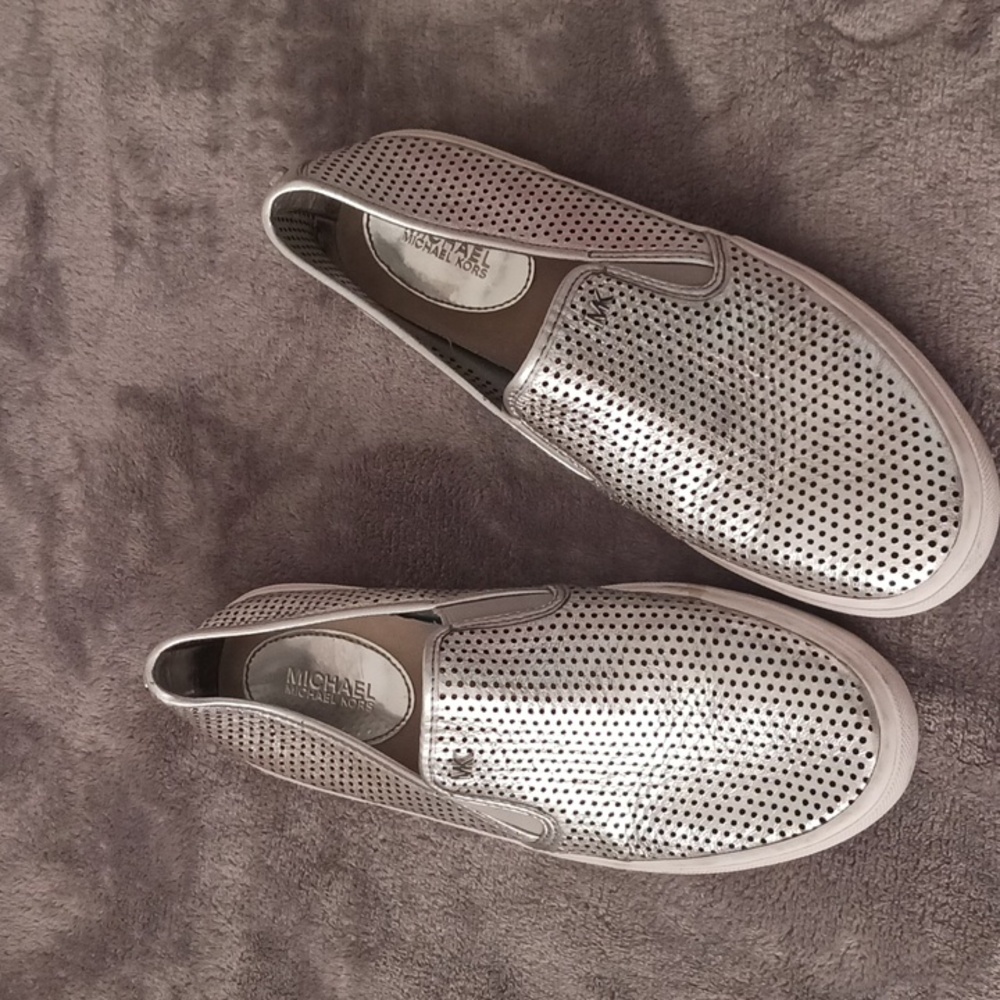 MICHAEL KORS SILVER PERFERATED METALLIC SLIP ONS